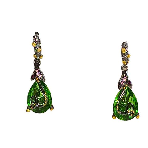 Gunmetal
and Gold Tone Vine Setting Green Pear Shape Drop Dangle Earrings - Picture 1 of 8
